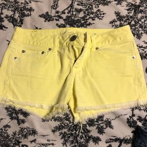 American Eagle Jean Shorts Size 4 yellow